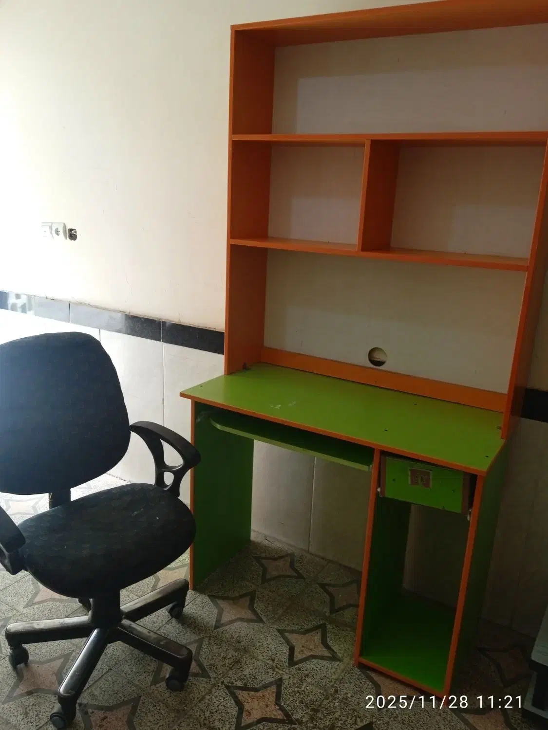 میز‌تحریر‌ و صندلی.میز تلویزیون|میز تحریر و کامپیوتر|سنندج, |دیوار