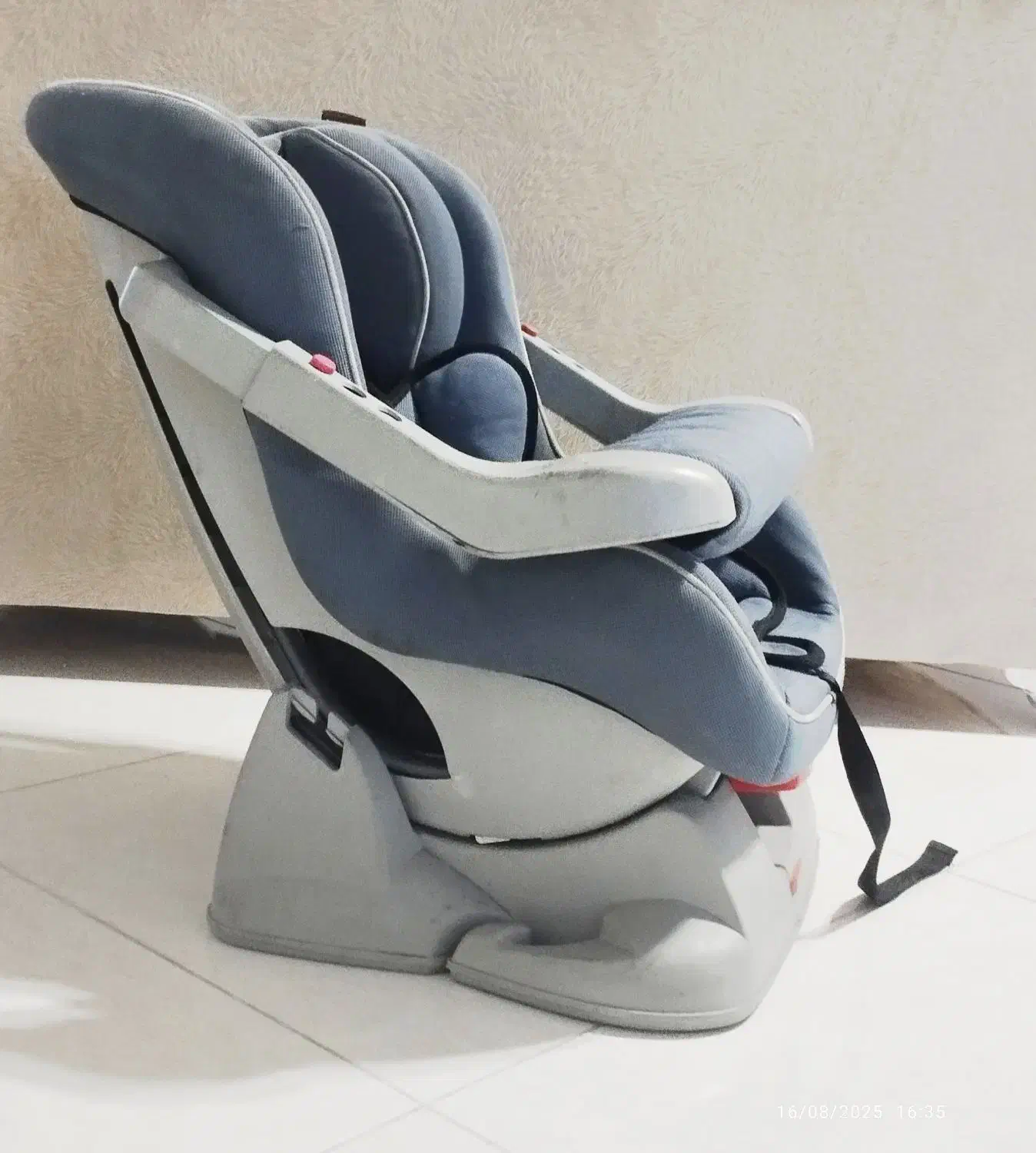 صندلی ماشین کودک|تخت و صندلی بچه|رشت, حومه رشت|دیوار