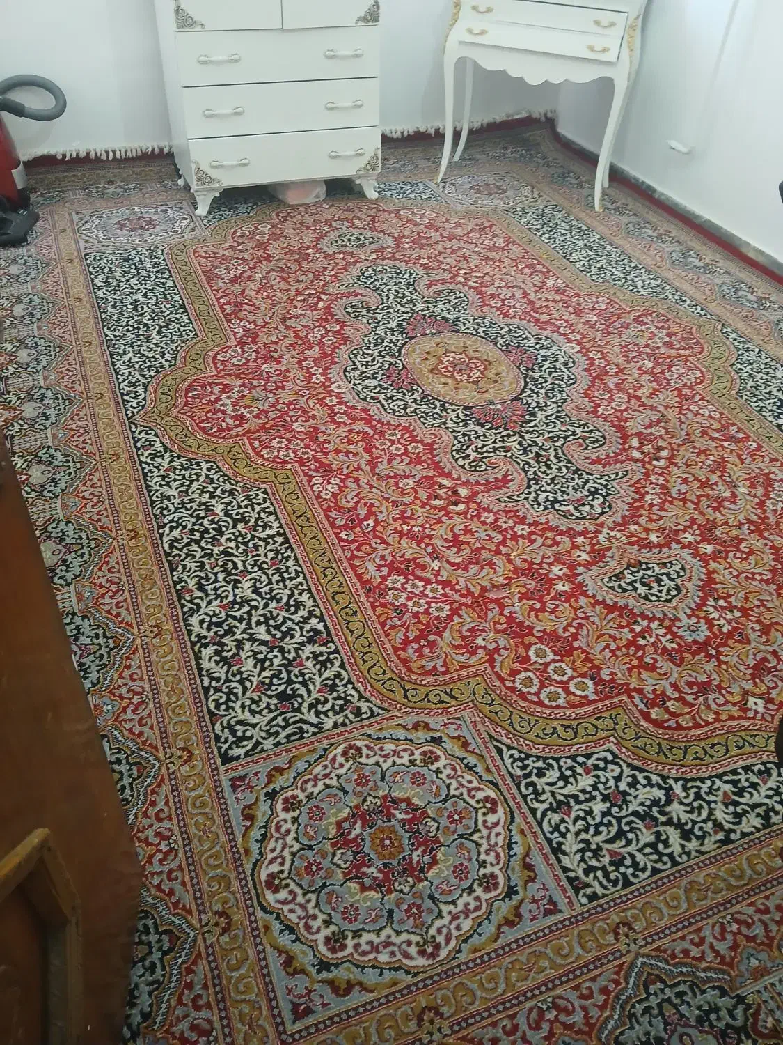 دو عدد فرش|فرش|بروجرد, |دیوار