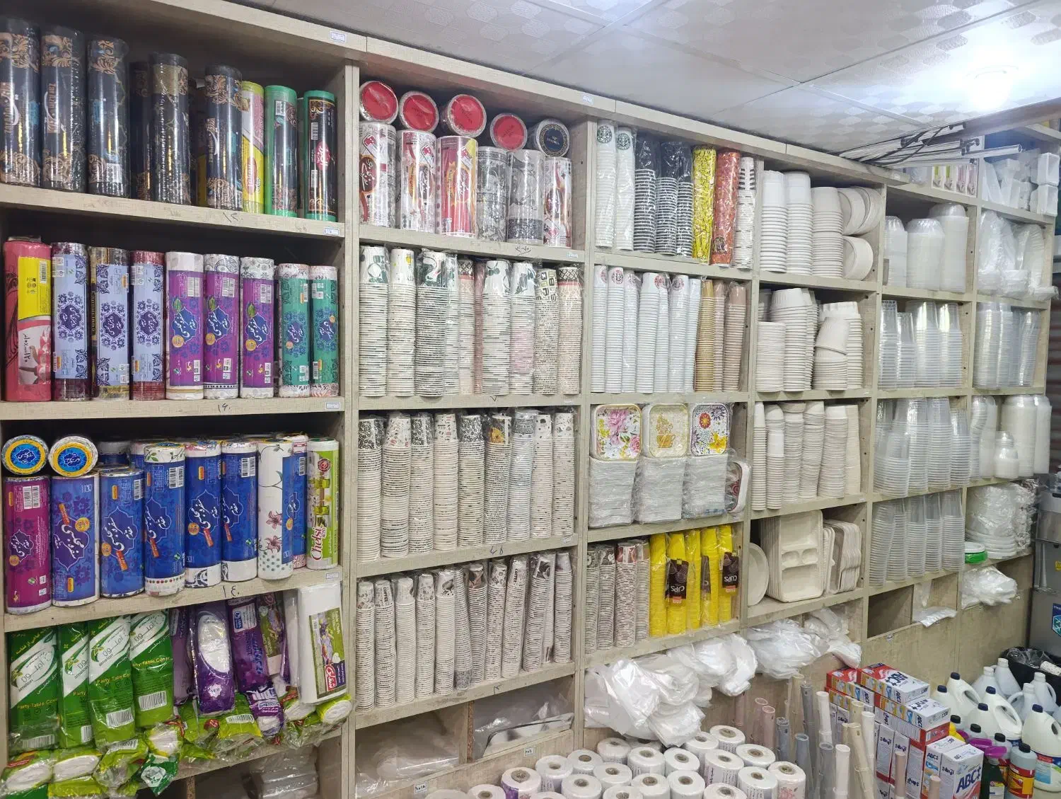 پخش عمده و جزیی ظروف یکبار مصرف و شوینده در قم|ظروف نگهدارنده، پلاستیکی، یکبارمصرف|قم, میدان نو|دیوار