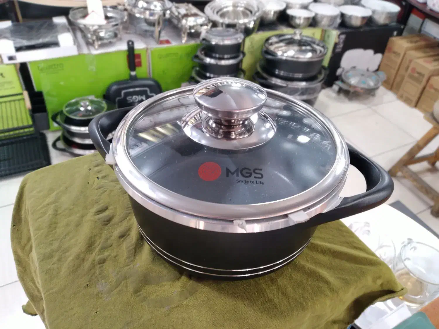 قابلمه ساعت ۱۶داخل گرانیت اصل دوسال تعویض|ظروف پخت‌وپز|گرگان, |دیوار