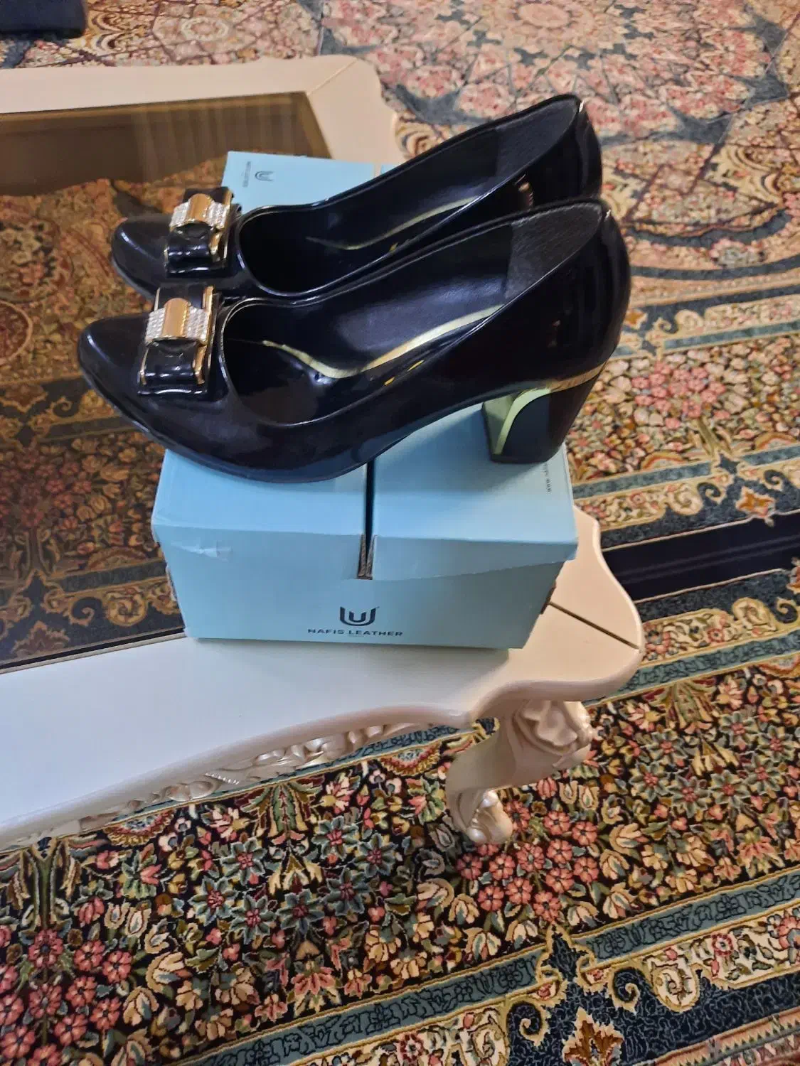 کفش ورنی|کیف، کفش، کمربند|مشهد, تربیت (صدف)|دیوار