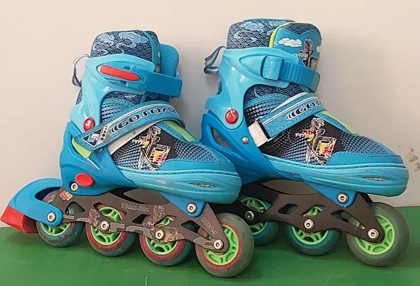 کفش اسکیت|دوچرخه، اسکیت، اسکوتر|کیش, |دیوار