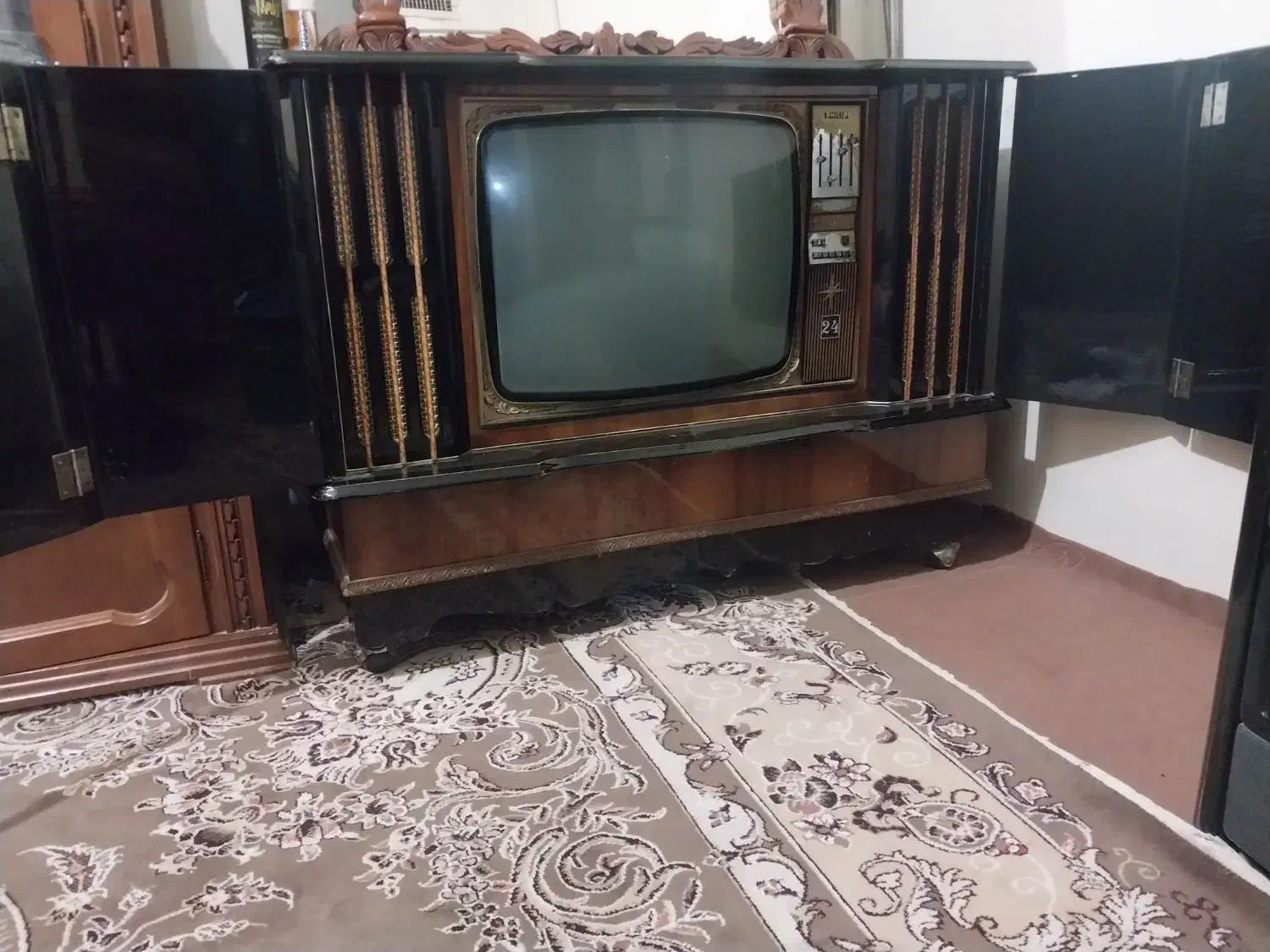 تلوزیون کمدی چهار درفیلیپس|تلویزیون و پروژکتور|مشهد, زیرکن|دیوار