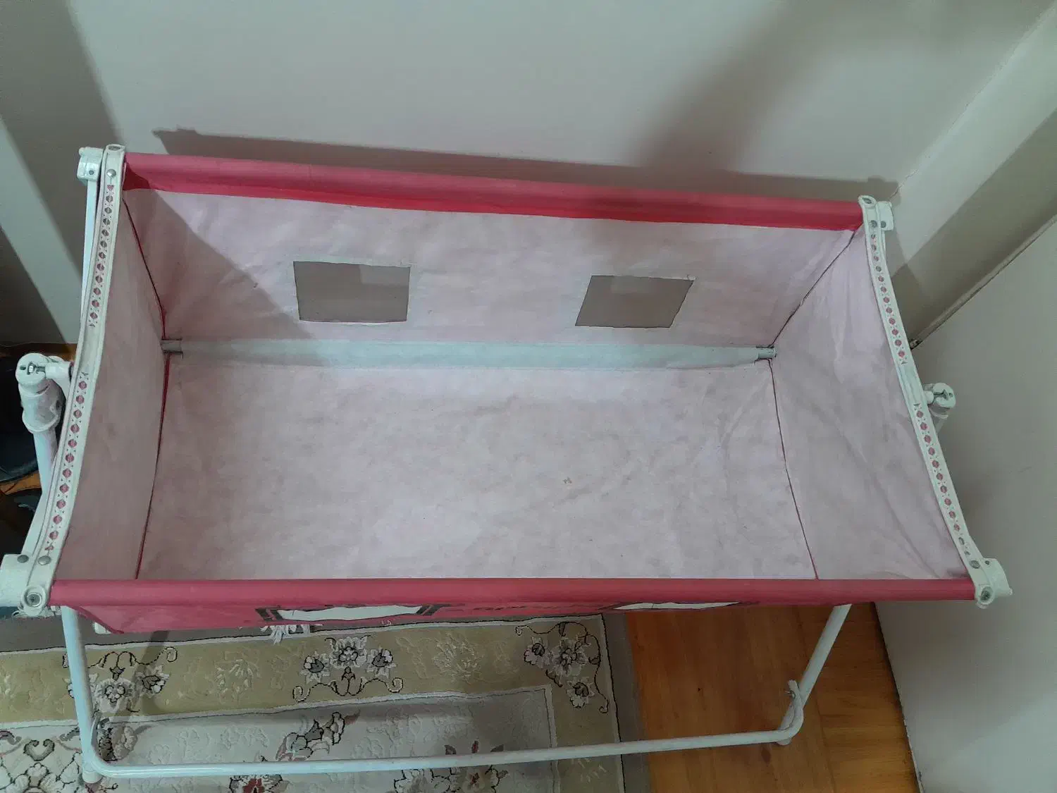 تخت|تخت و صندلی بچه|ری, شهادت|دیوار