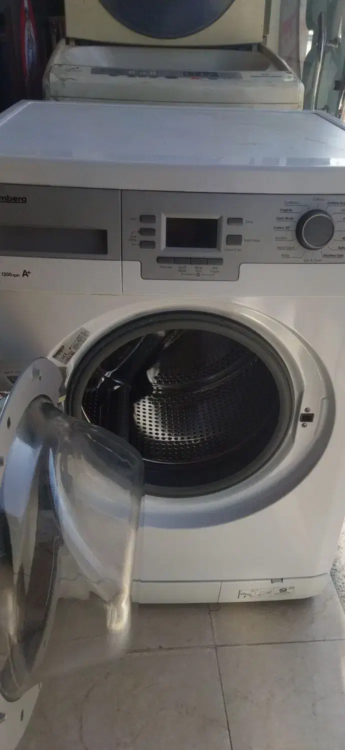 لباسشویی  کاملا سالم پا به نو بدون خط خش|ماشین لباسشویی و خشک‌کن لباس|شاهین‌شهر, دهخدا|دیوار