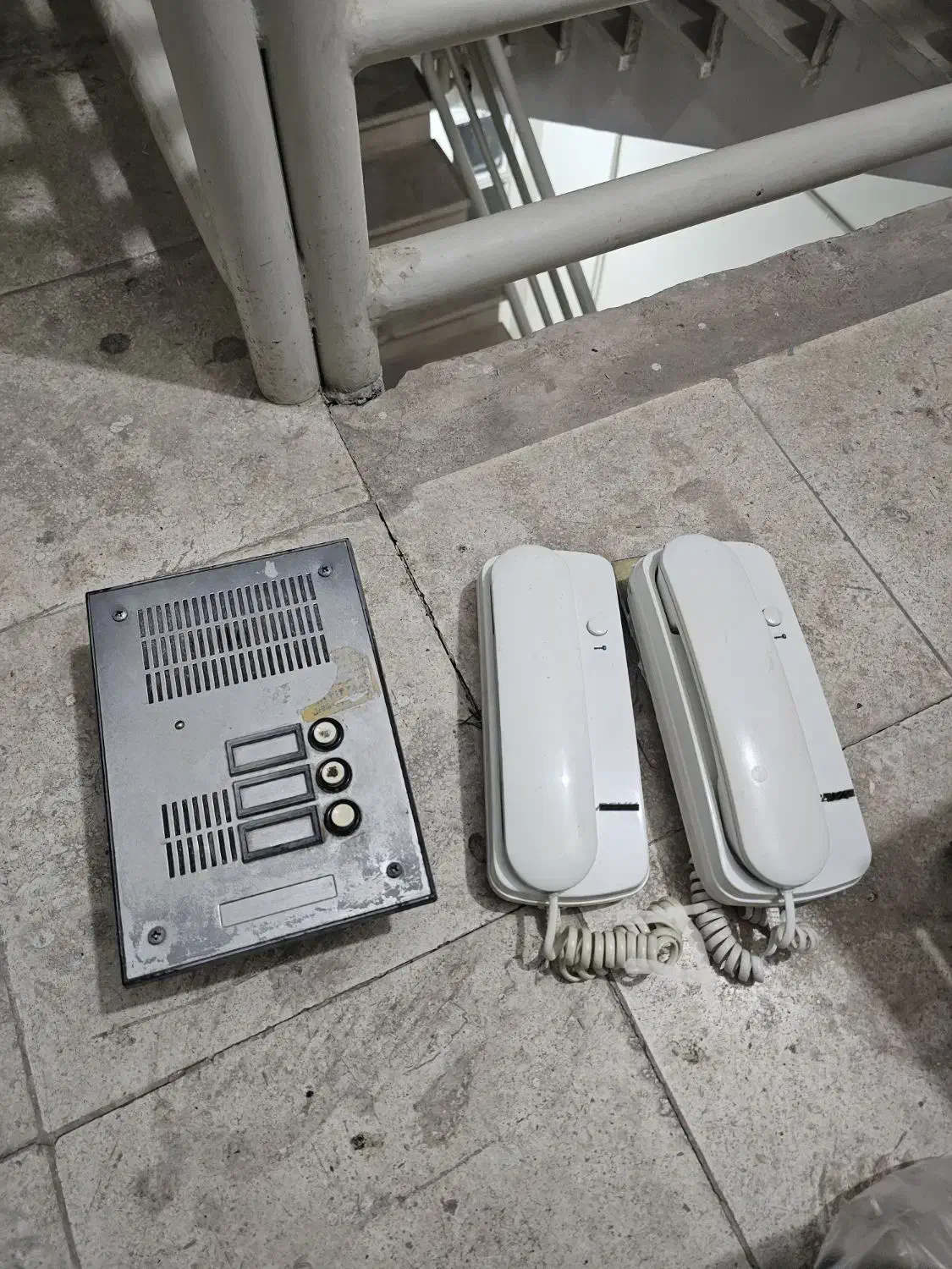 ایفون صوتی آلا  ۳ طبقه و دو عدد گوشی|تلفن رومیزی|اصفهان, رکن الدوله غربی|دیوار