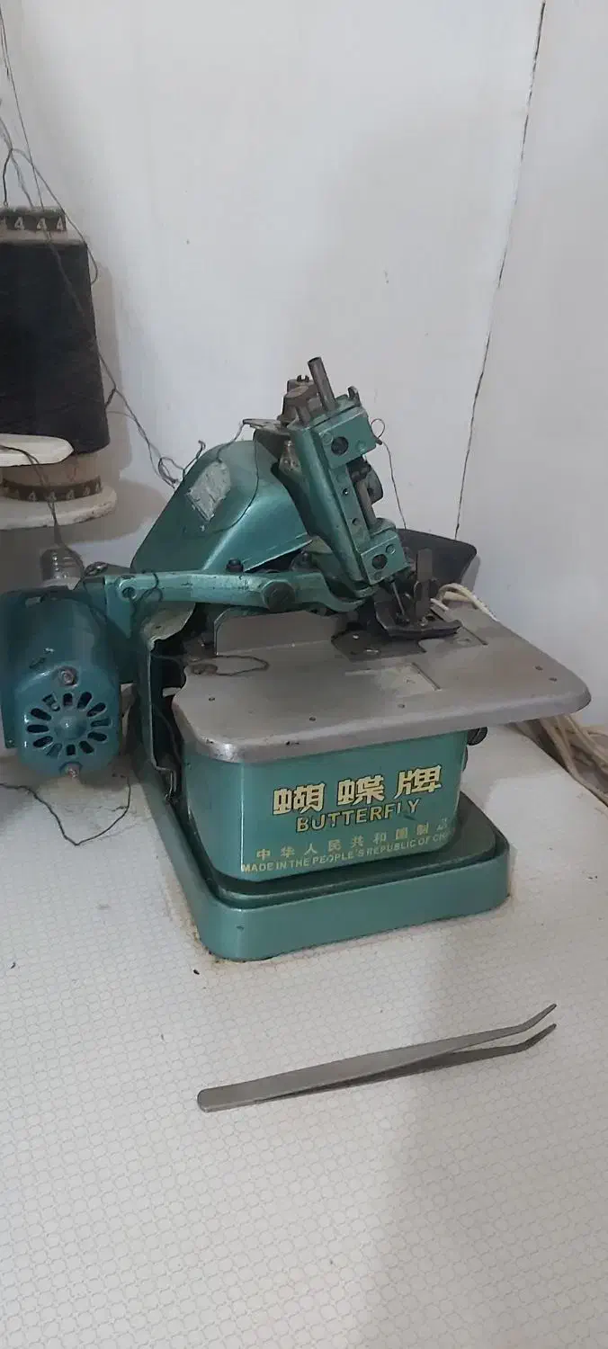 چرخ سردوز سه نخ پروانه با میز کار|چرخ خیاطی و ریسندگی|شراء, |دیوار