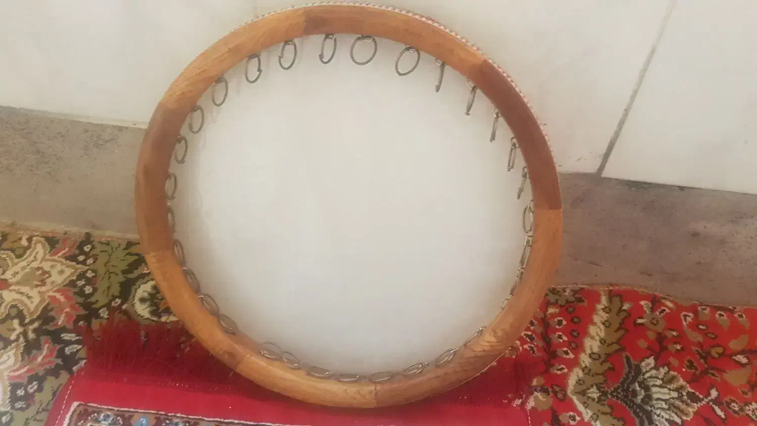 دایره با کیف وجای مضراب ومیکروفن|سازهای سنتی|تبریز, |دیوار