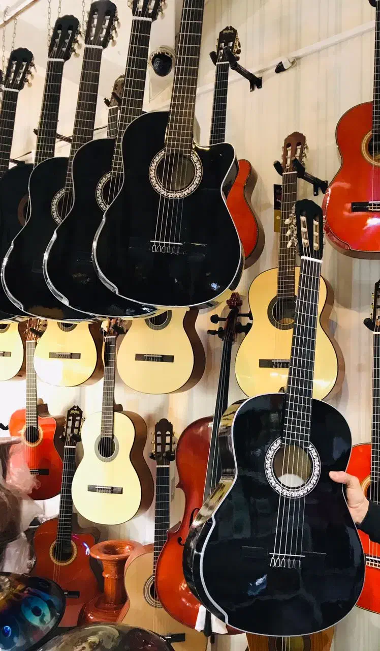 گیتار رایگان و هدیه به علاقمندان|گیتار، بیس، امپلیفایر|اراک, |دیوار