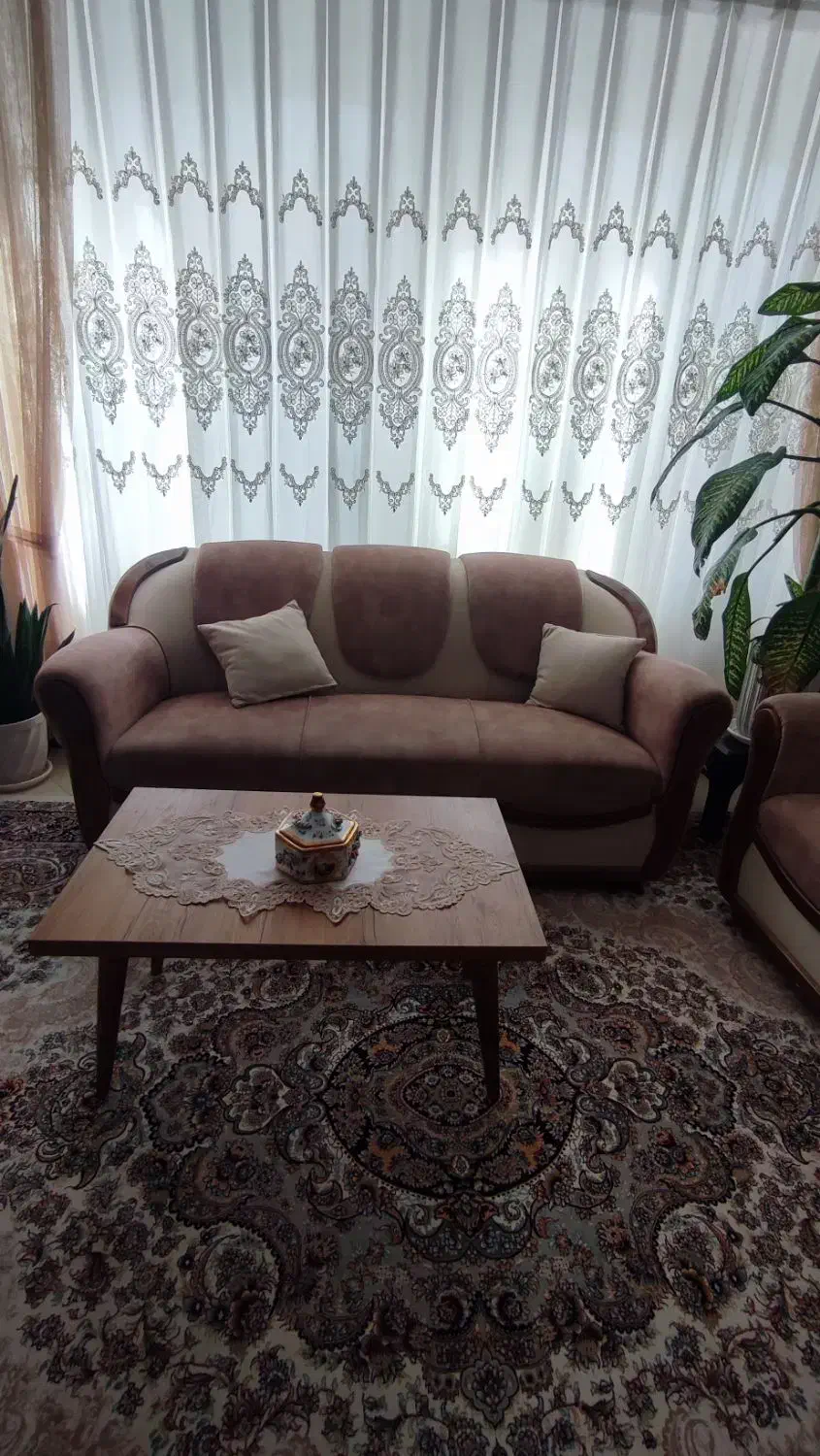 مبل راحتی در حد نو|مبلمان خانگی و میز عسلی|مهاجران, |دیوار