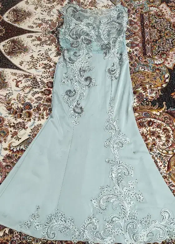 پیراهن مجلسی|لباس|ایوان, |دیوار