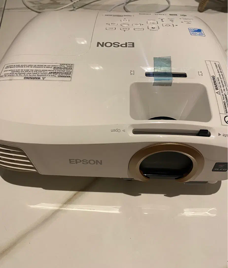 پروژکتور حرفه ایی اپسون epson|تلویزیون و پروژکتور|تبریز, |دیوار