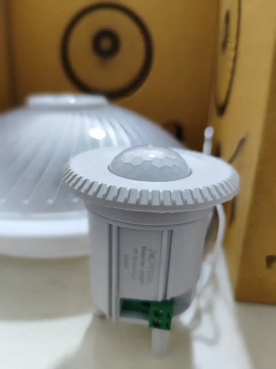 چراغ سقفی سنسوردار|لامپ و چراغ|پرند, فاز ۳|دیوار