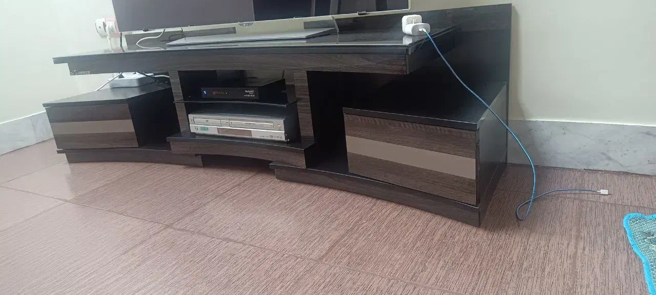 میز تلویزیون در حد نو بدون خط و خش|میز تلویزیون|آبگرم, |دیوار