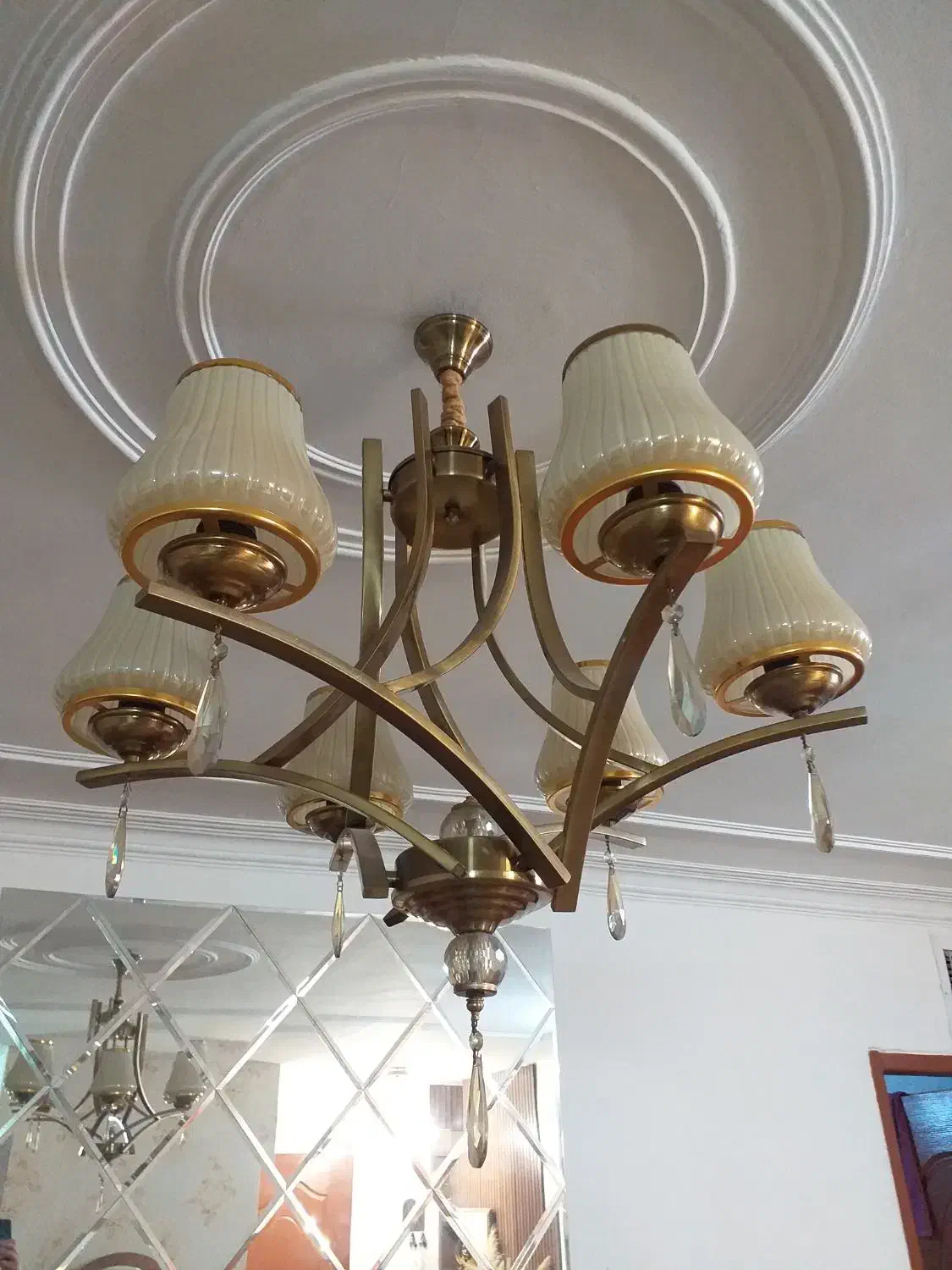 لوستر ۶ شاخه مدرن رنگ برنزی در حد نو|لوستر و چراغ آویز|ری, ظهیرآباد|دیوار