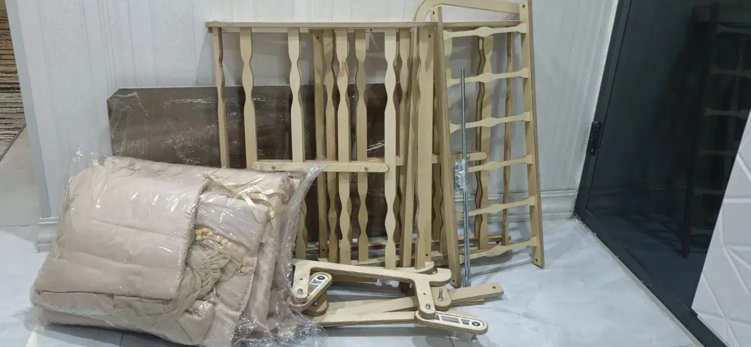 تخت گهواره شو|تخت و صندلی بچه|ایلام, |دیوار