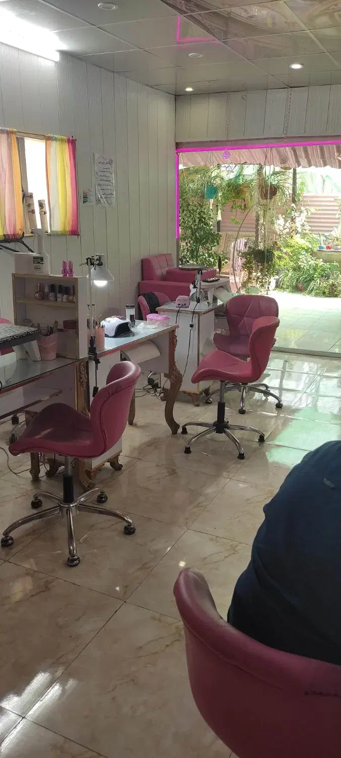 استخدام ناخنکار اجاره میز|استخدام درمانی، زیبایی، بهداشتی|تهران, جمهوری|دیوار