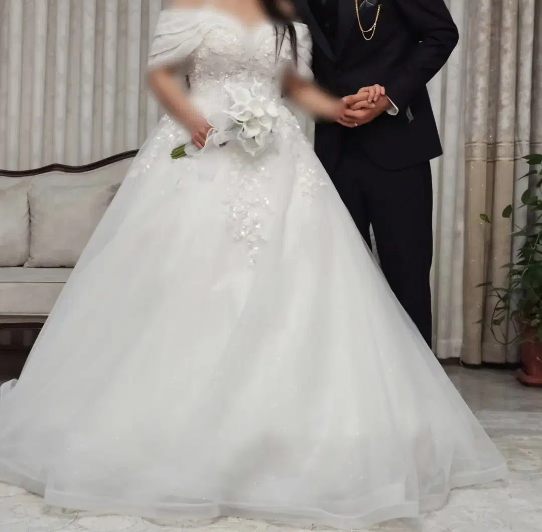 لباس عروس شاین دار به همراه تاج و دستکش|لباس|لنگرود, |دیوار