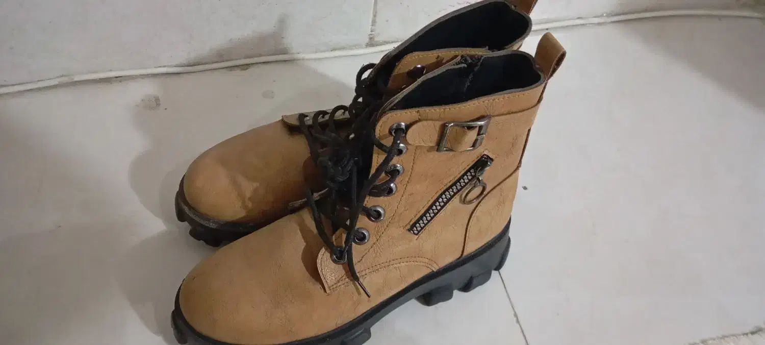 دوجفت کفش نو|کیف، کفش، کمربند|اصفهان, ناصرخسرو|دیوار