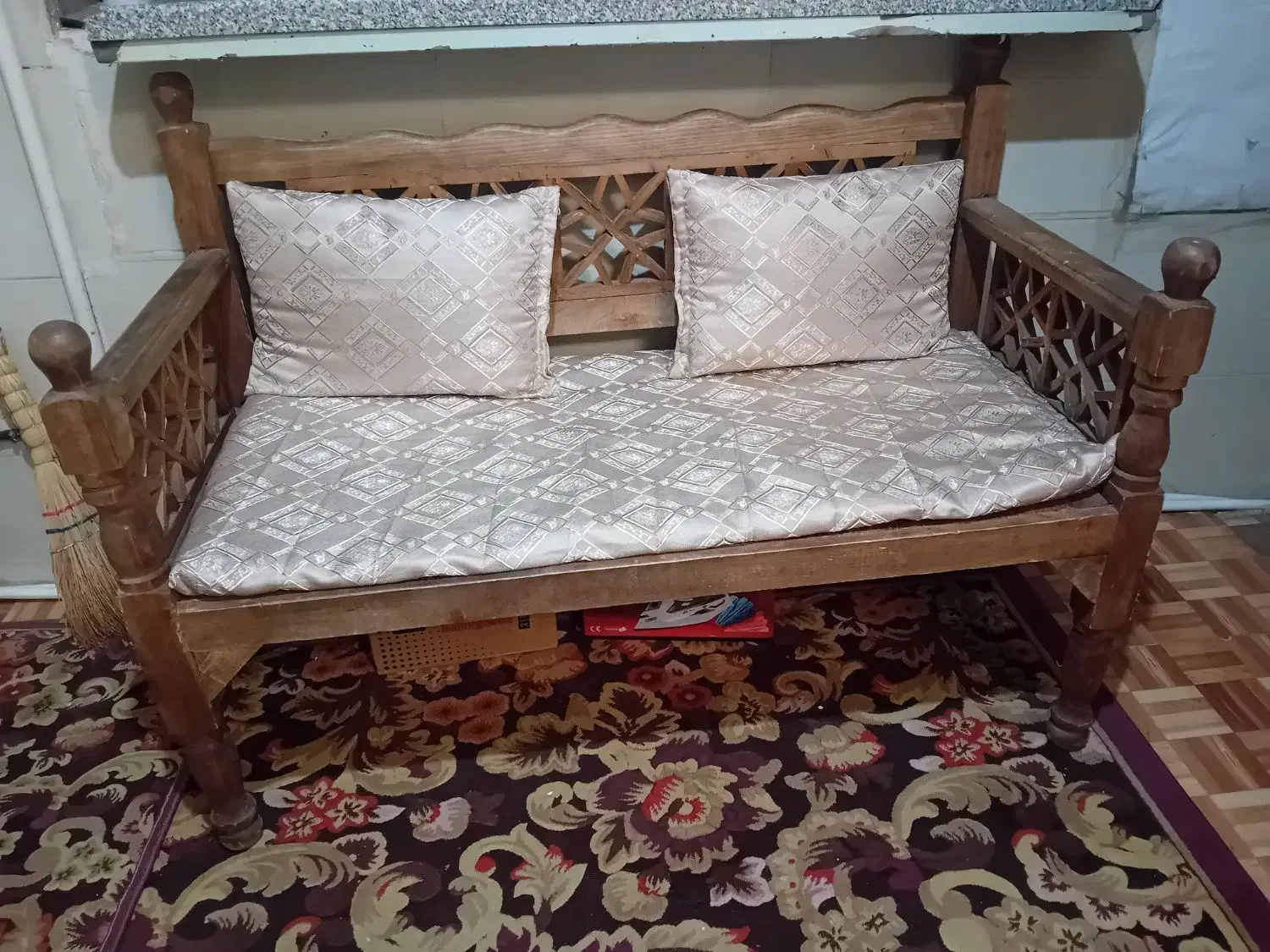 یک تخت سنتی ۲ نفره درحد نوبا ابعاد۶۰×۱۲۰|تخت و سرویس خواب|تهران, هاشمآباد|دیوار