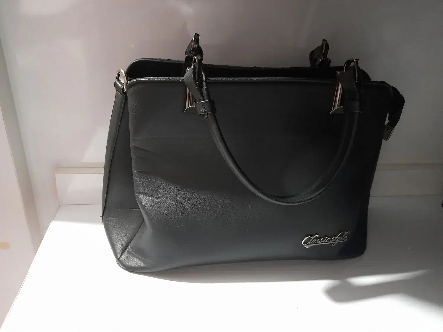 کیف|کیف، کفش، کمربند|خوی, |دیوار