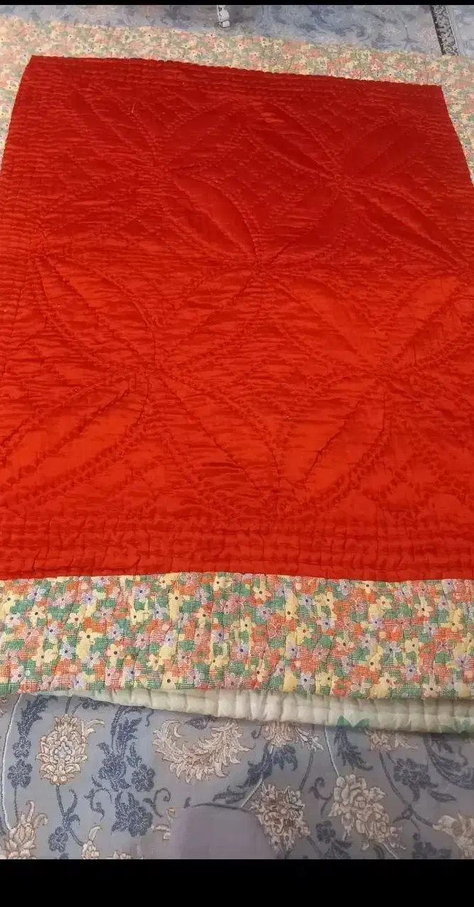 سه تا لحاف تمام پنبه نو نو فروش فوری آگهی روبخون|رختخواب، بالش، پتو|بروجرد, |دیوار