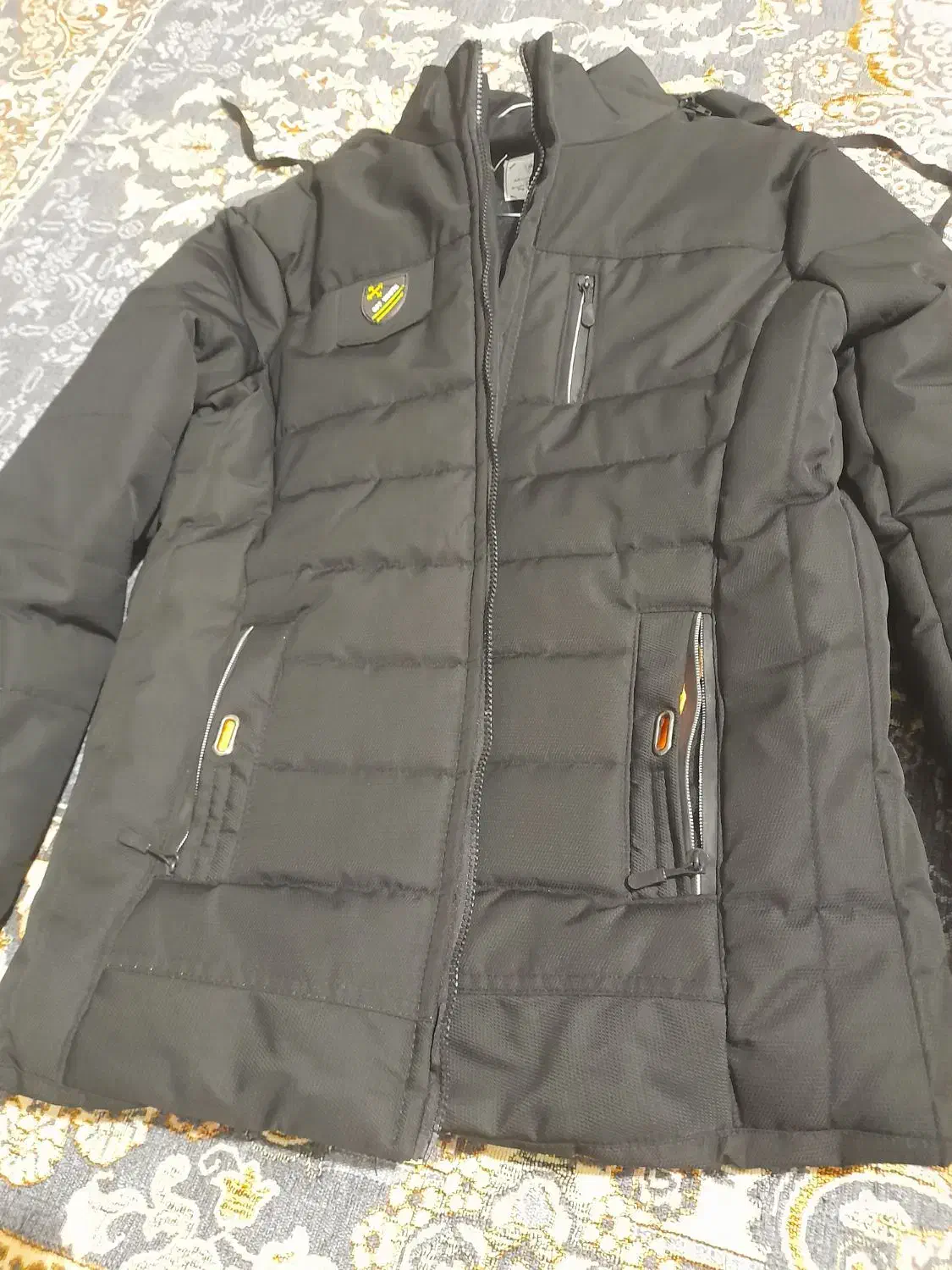 کاپشن|لباس|تربت‌حیدریه, قائم|دیوار