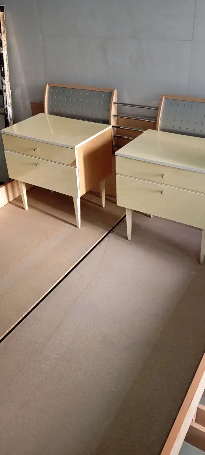 یک‌عددسرویس‌خواب‌دونفره|تخت و سرویس خواب|باغستان, |دیوار