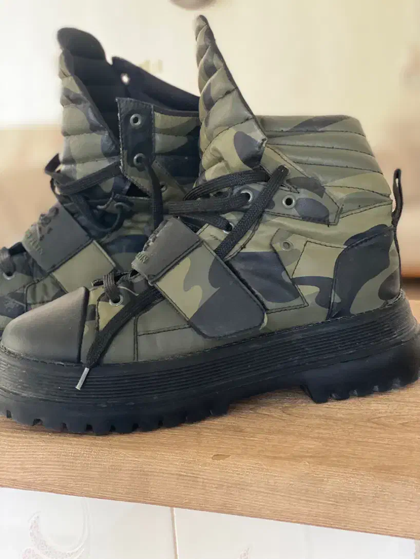 پوتین|کیف، کفش، کمربند|سنندج, |دیوار