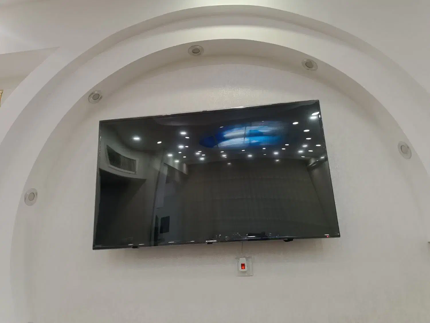 تلویزیون ال ای دی 49 اینچ ایکس ویژن در حد نو|تلویزیون و پروژکتور|اراک, |دیوار