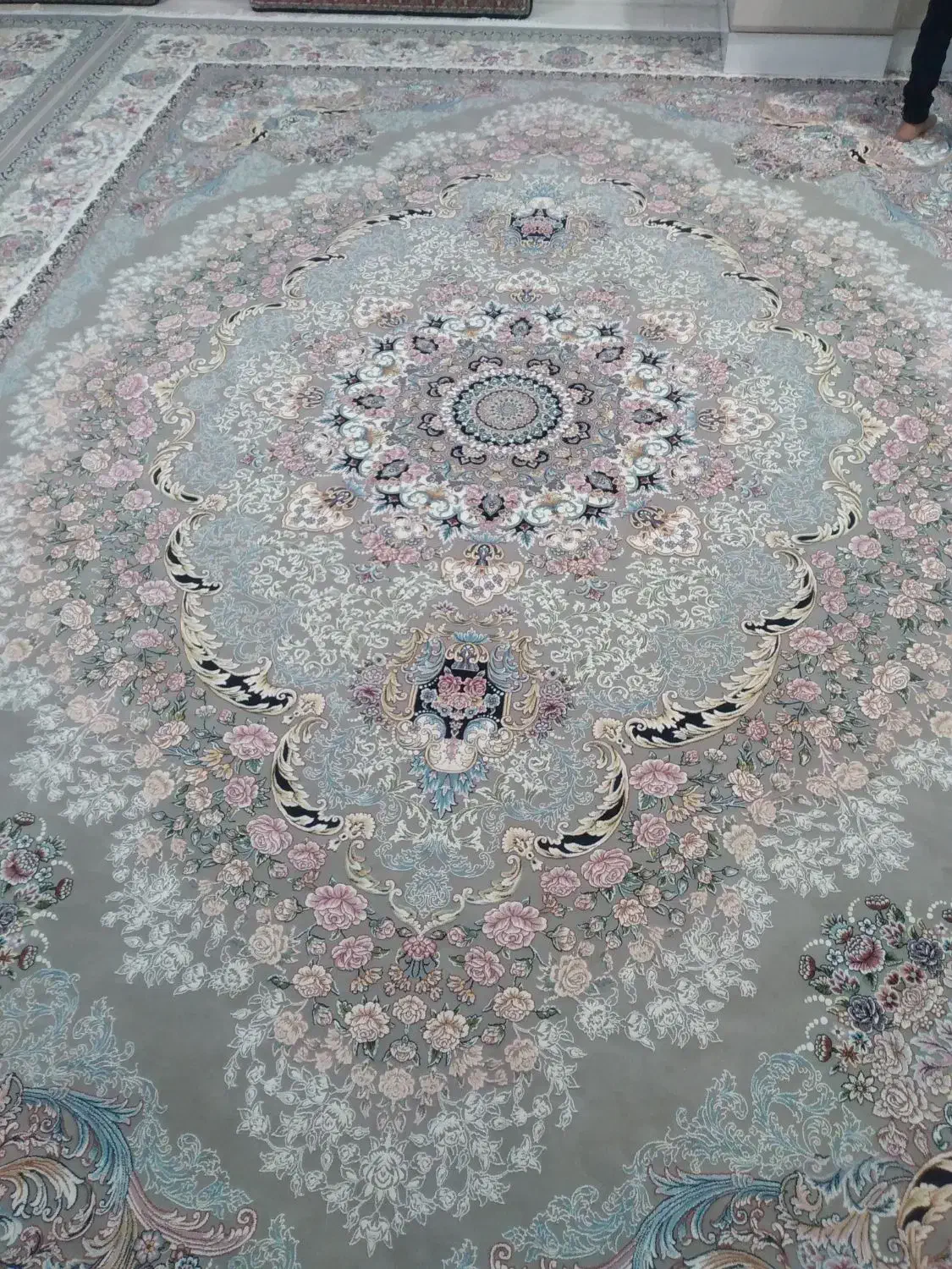 یک جفت فرش ۱۲۰۰ صفویه|فرش|اردبیل, |دیوار