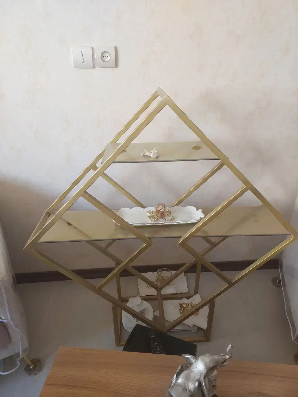 استند فلزی شیک و تمیز|کتابخانه، شلف، قفسه‌های دیواری|شیراز, باغ تخت|دیوار