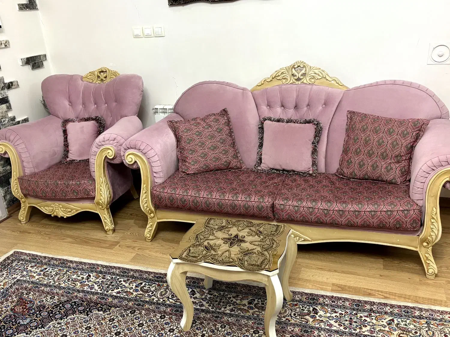 مبل|مبلمان خانگی و میز عسلی|میانه, |دیوار