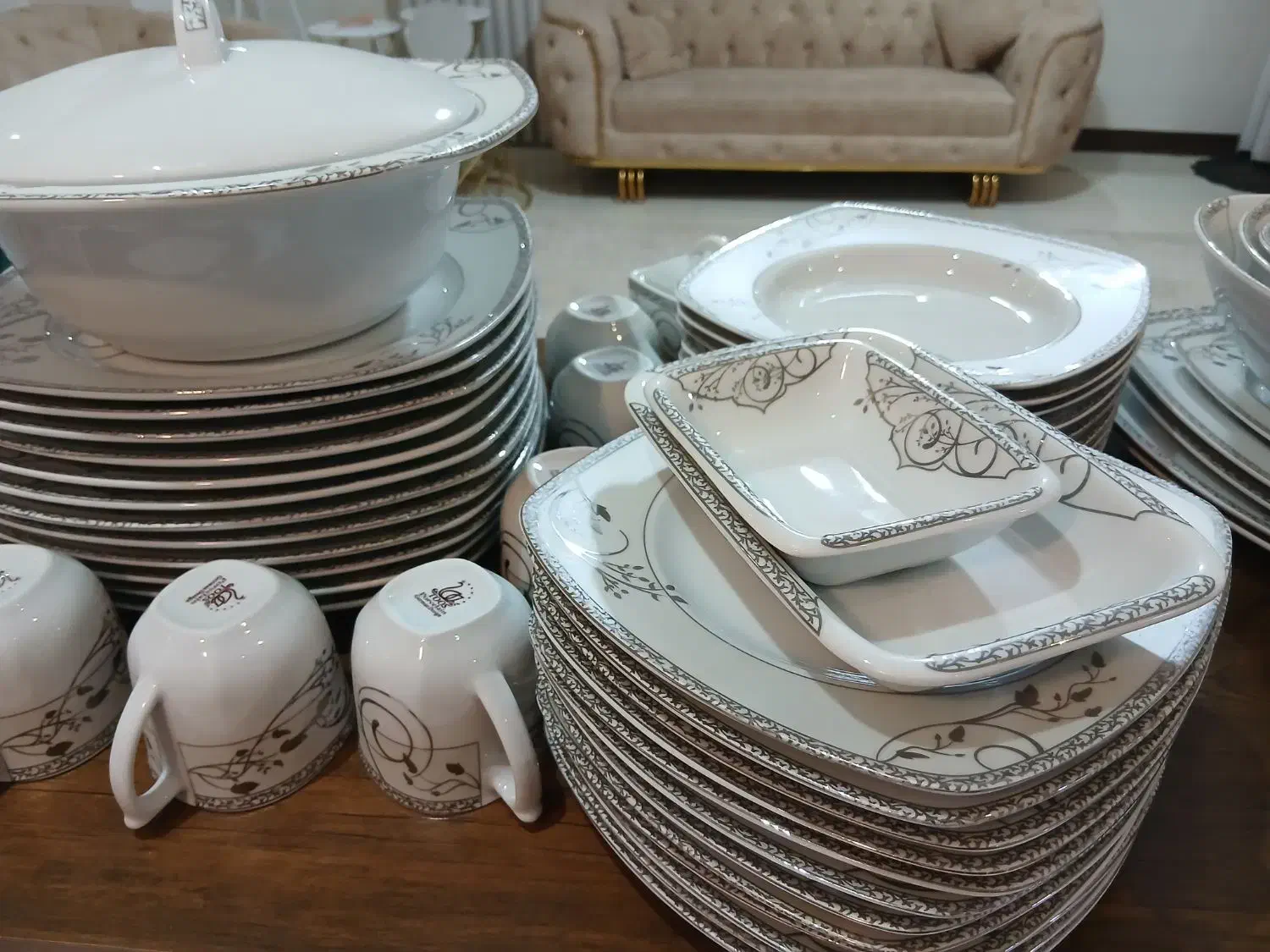 سرویس چینی توس|ظروف سرو و پذیرایی|شاهین‌شهر, عطار|دیوار