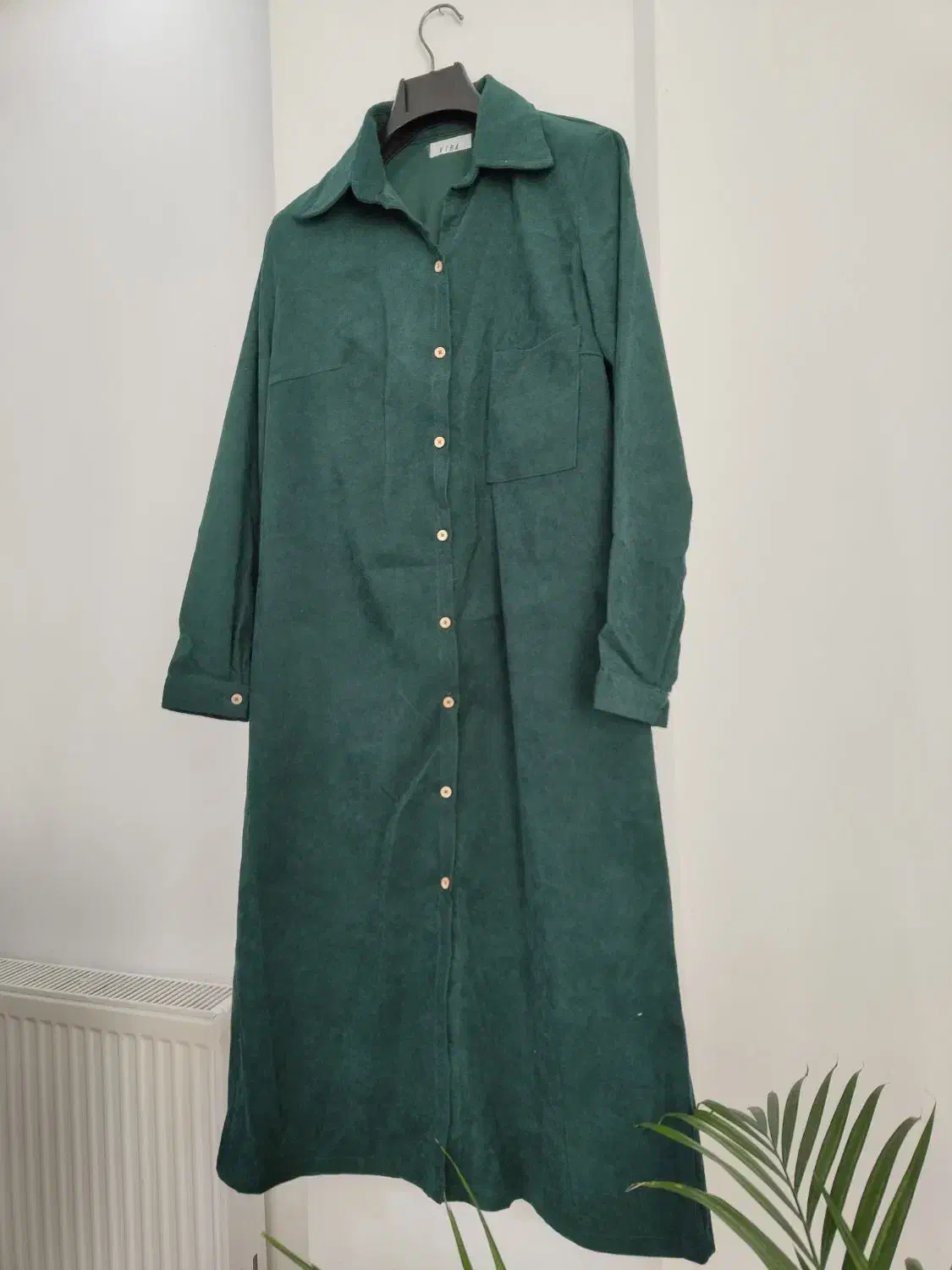 تعدادی مانتو کبریتی|لباس|رشت, یخسازی|دیوار