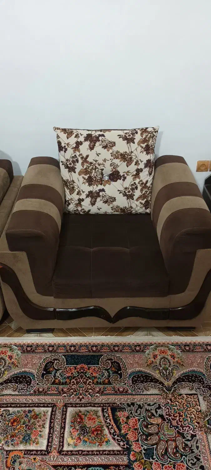 فروش مبل ۷نفره در حد نو|مبلمان خانگی و میز عسلی|لشت نشا, |دیوار
