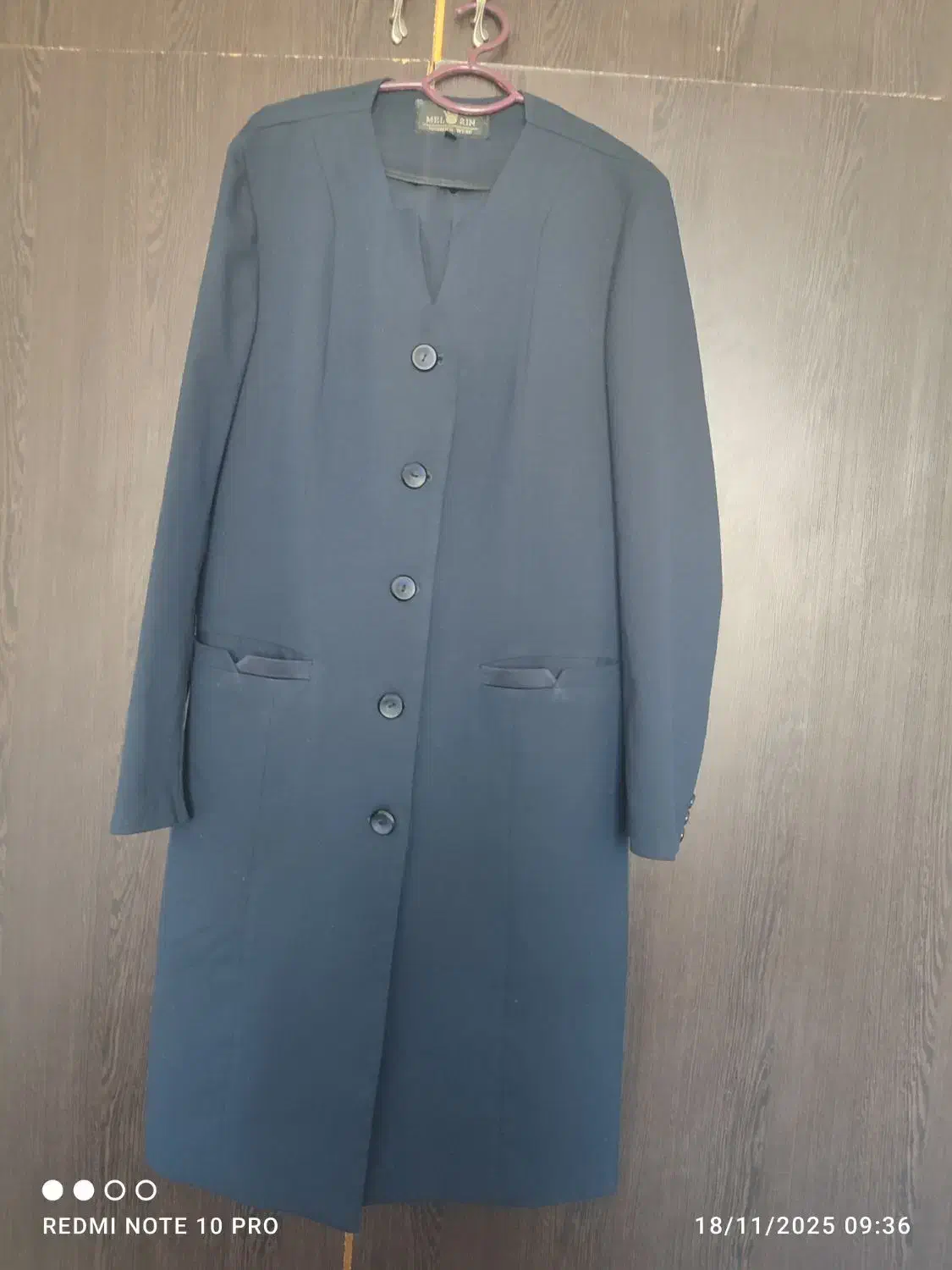 تعدادی لباس زنانه نو و چادر|لباس|شیراز, میانرود|دیوار