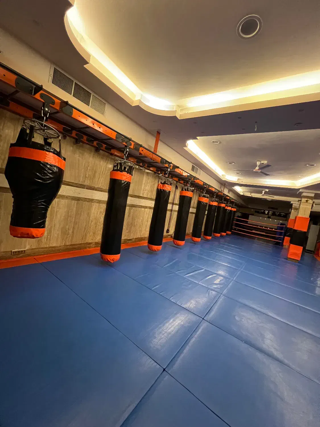 اجاره سالن رزمی|اجارهٔ کوتاه‌مدت دفتر کار و فضای آموزشی|تهران, پونک|دیوار