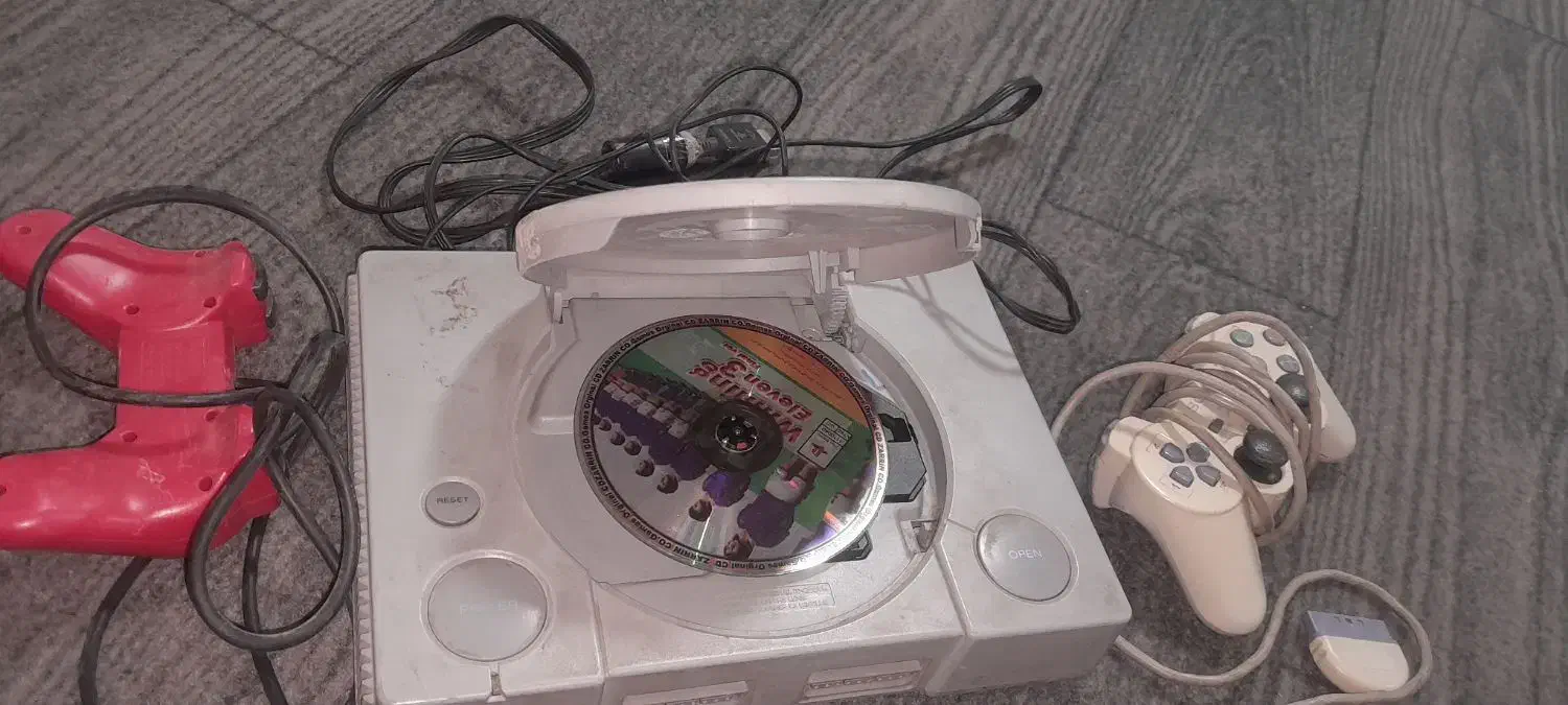 یک عدد سونی ۱ سالم با دو عدد دسته سیم ۳فیش|کنسول، بازی ویدئویی و آنلاین|تاکستان, |دیوار