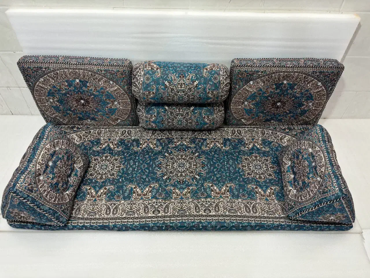 شاه نشین ۷تیکه|پشتی|آران و بیدگل, |دیوار