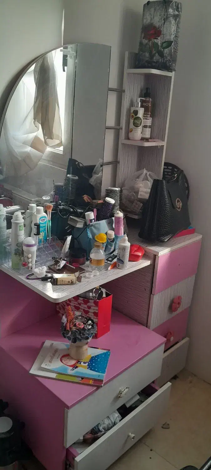 میز آرایش و صندلی|تخت و سرویس خواب|مشهد, شهرک امام هادی (شهرک غرب)|دیوار