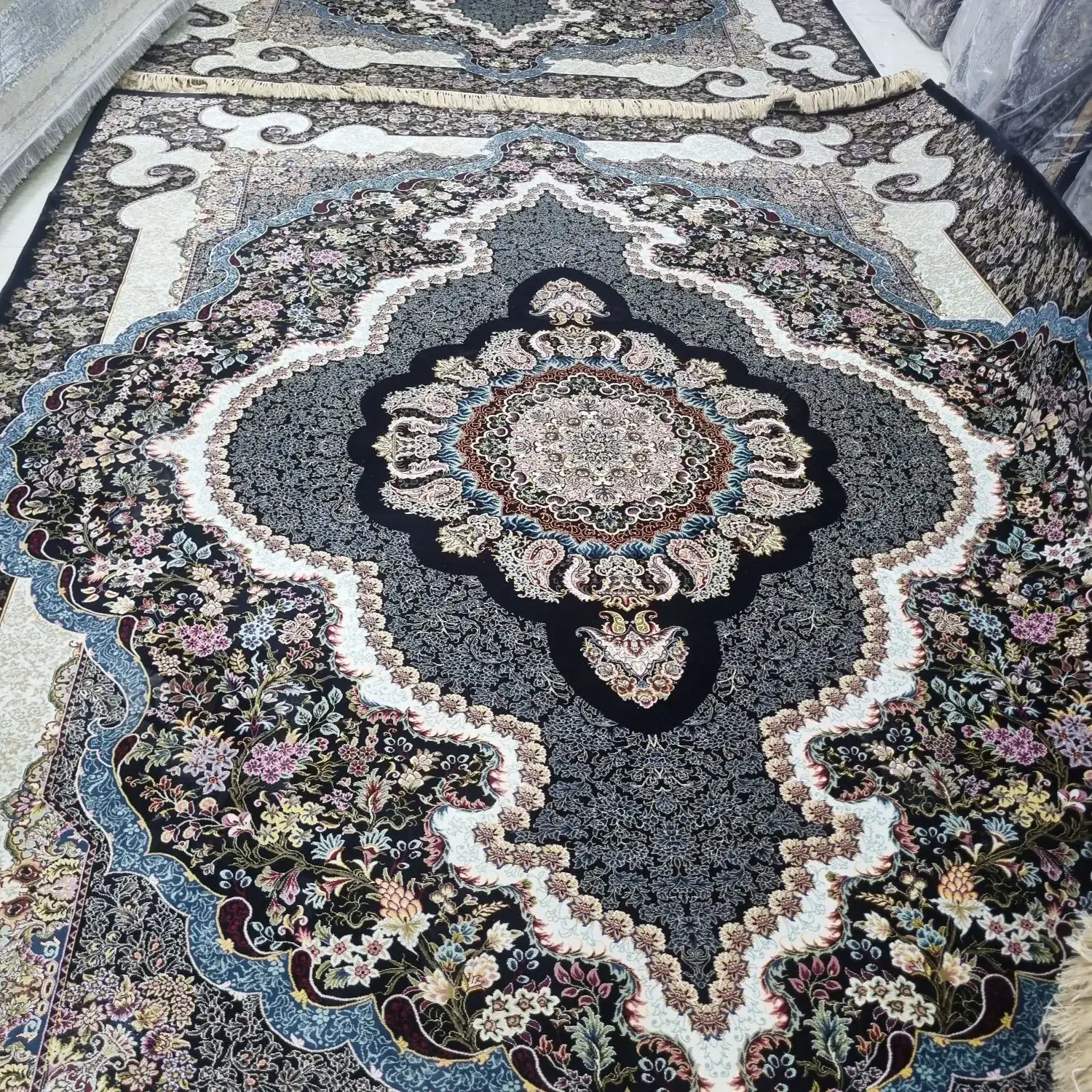 ۲عدد۱۲متری ۱۰۰۰شانه در حد نو|فرش|محمدشهر, همایون ویلا|دیوار