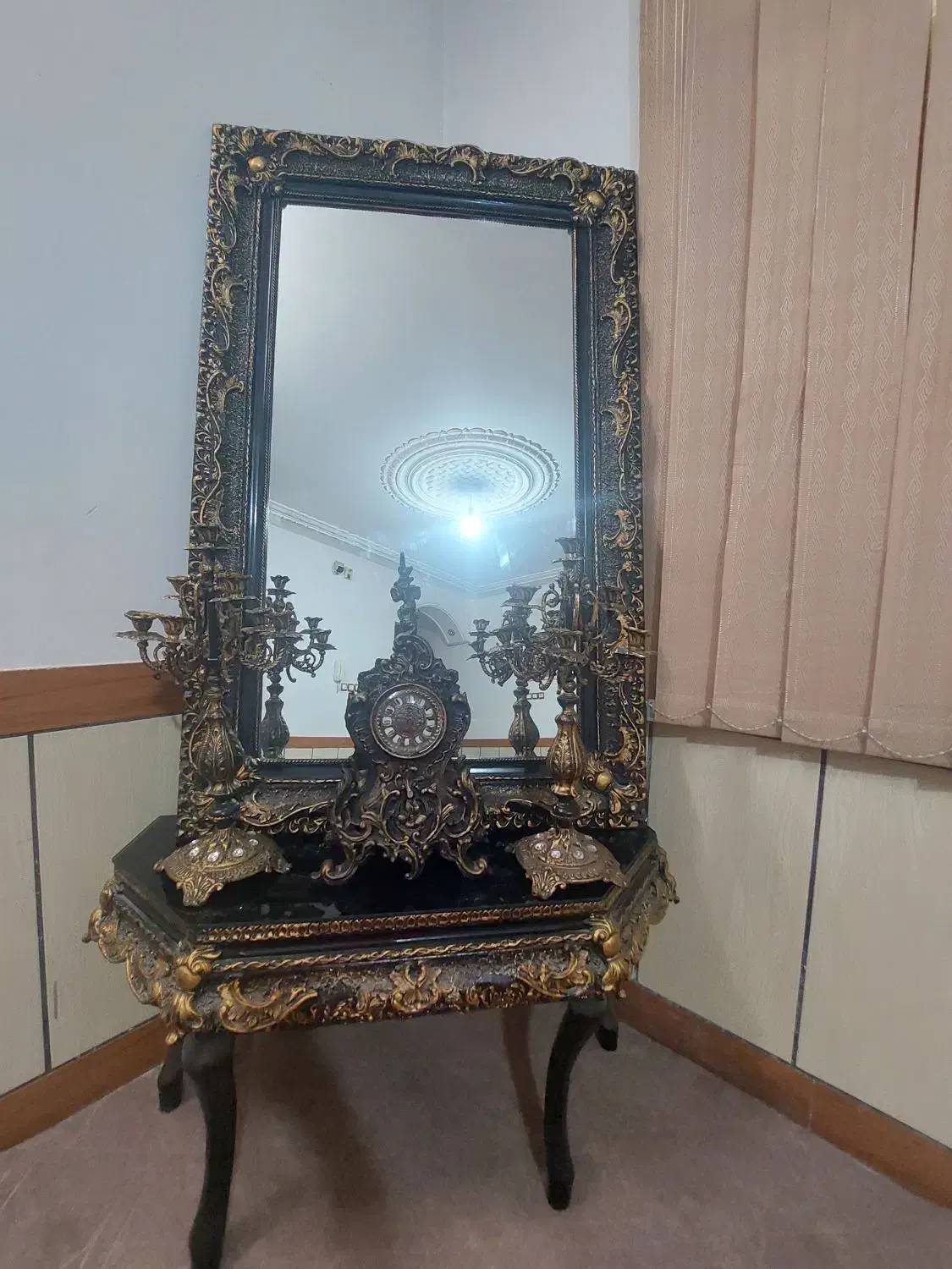 آینه و کنسول با شمعدان های فلزی|بوفه، ویترین، کنسول|کازرون, |دیوار