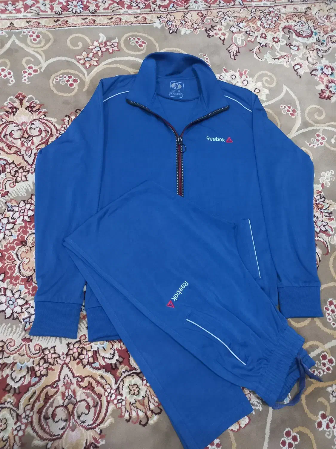 لباس ورزشی|لباس|صومعه‌سرا, |دیوار