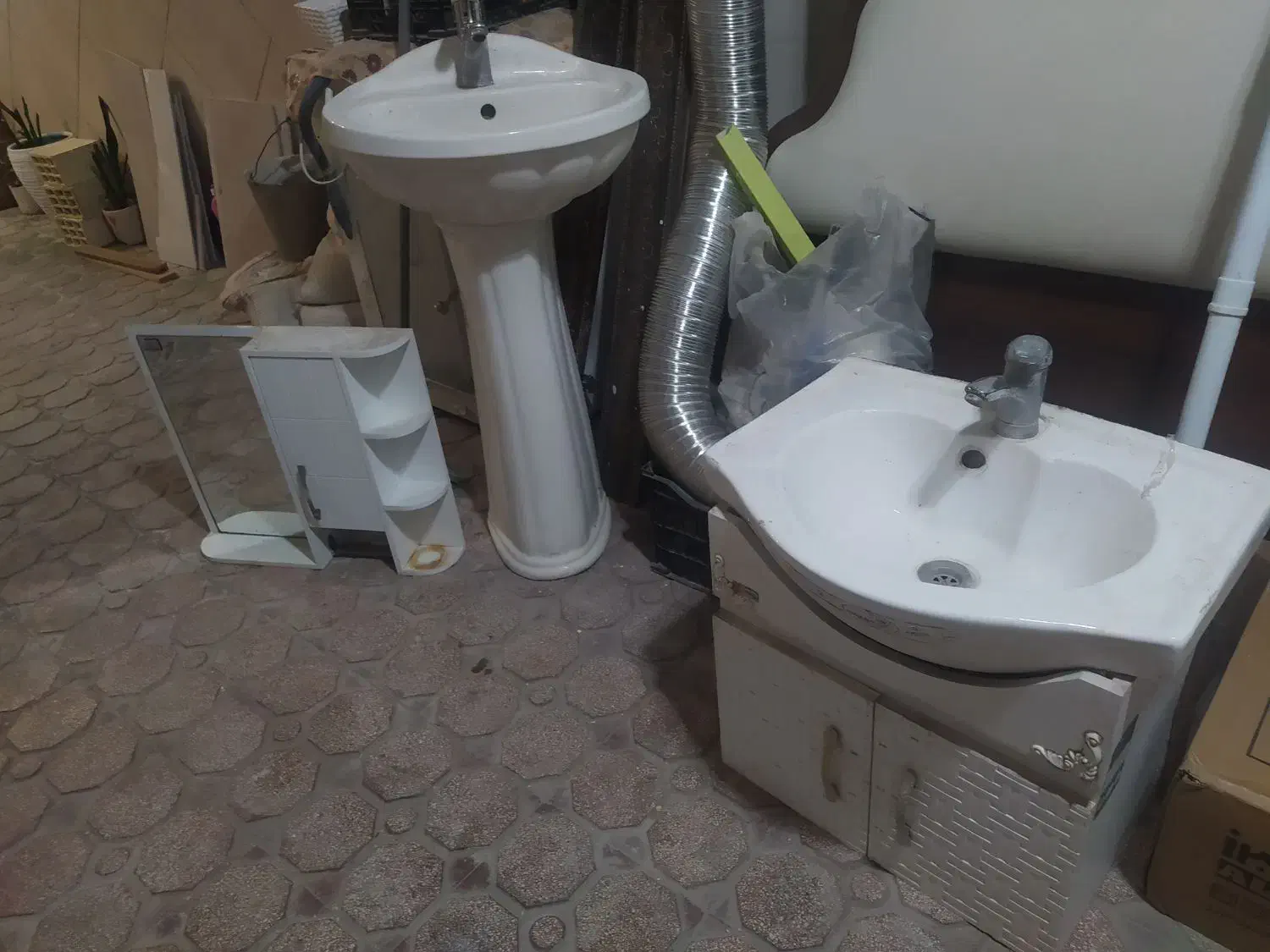 روشویی با شیر و آینه|لوازم سرویس بهداشتی|لاهیجان, کوی آزادگان|دیوار