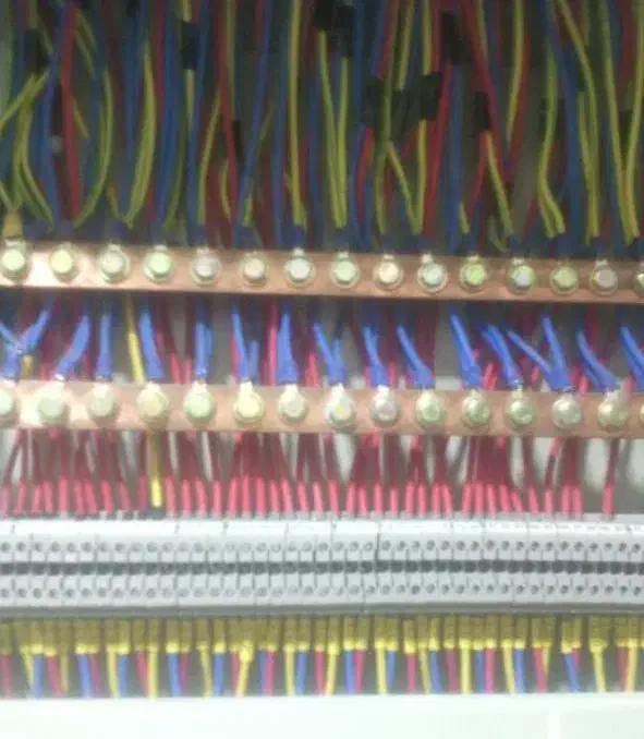 برقکار وشاگرد برقکار نیازمندیم|استخدام معماری، عمران و ساختمانی|ماکو, |دیوار