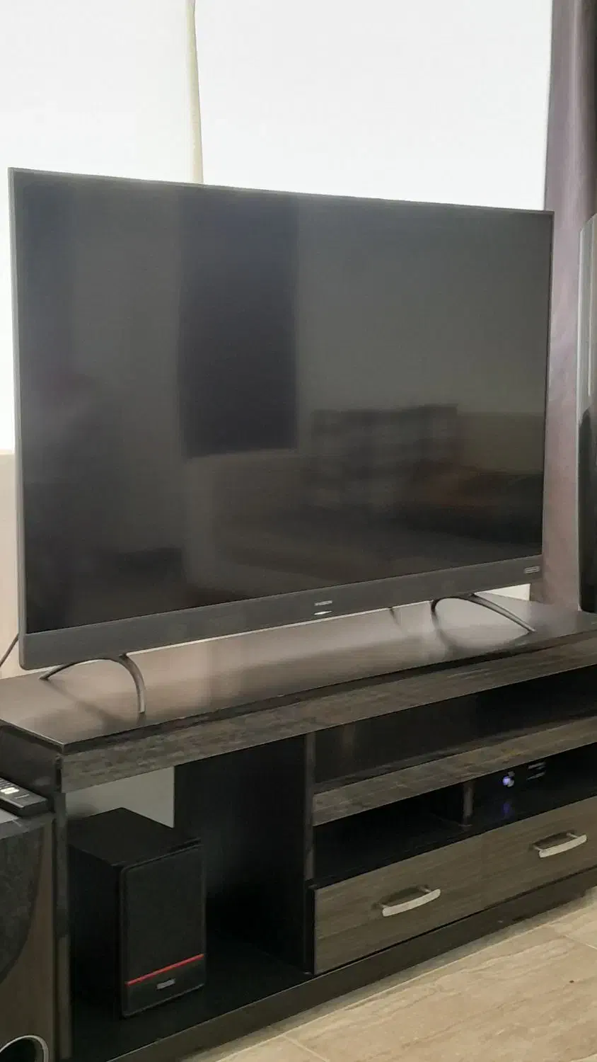 تلوزیون ایکس ویژن ۴۲ در حد نو|تلویزیون و پروژکتور|پرند, فاز ۶|دیوار