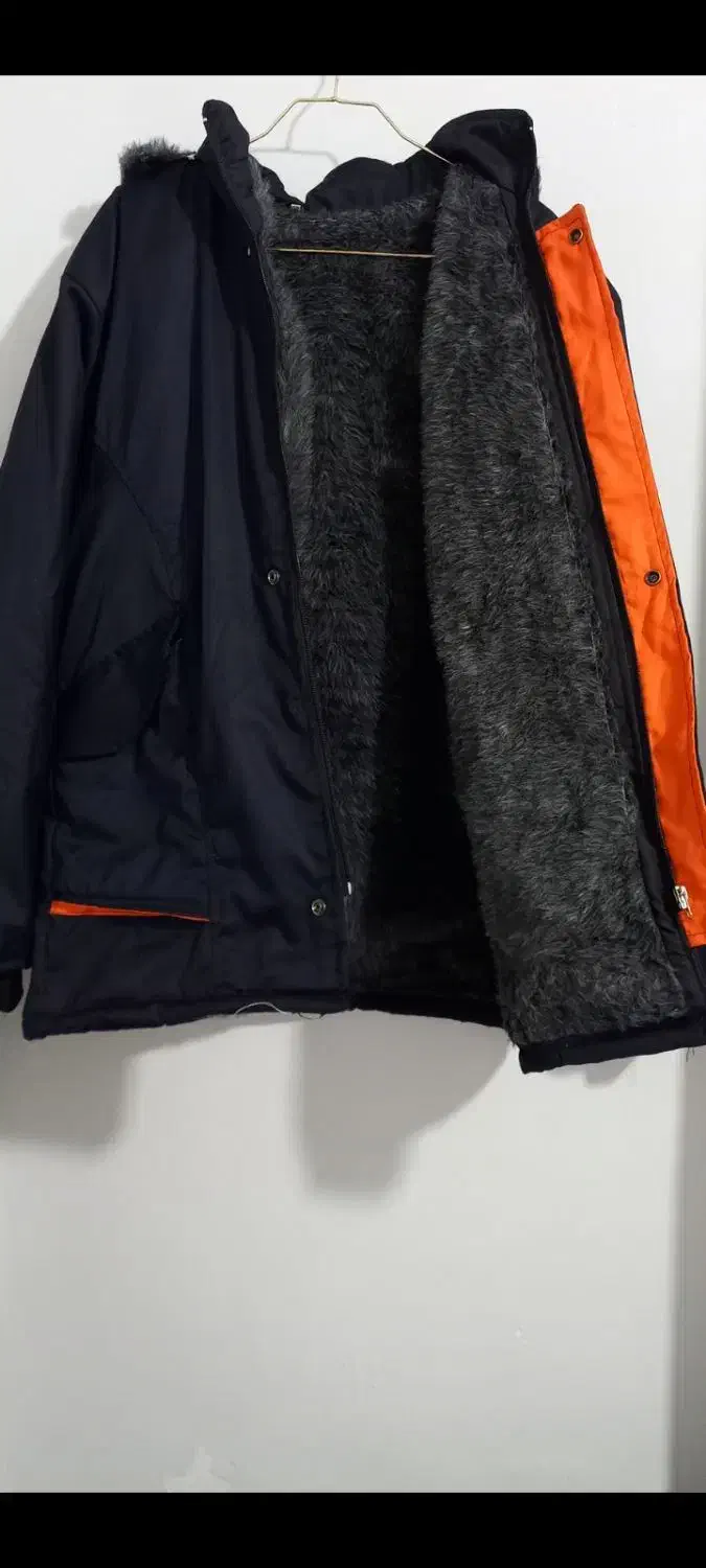 کاپشن نو|لباس|آباده, |دیوار