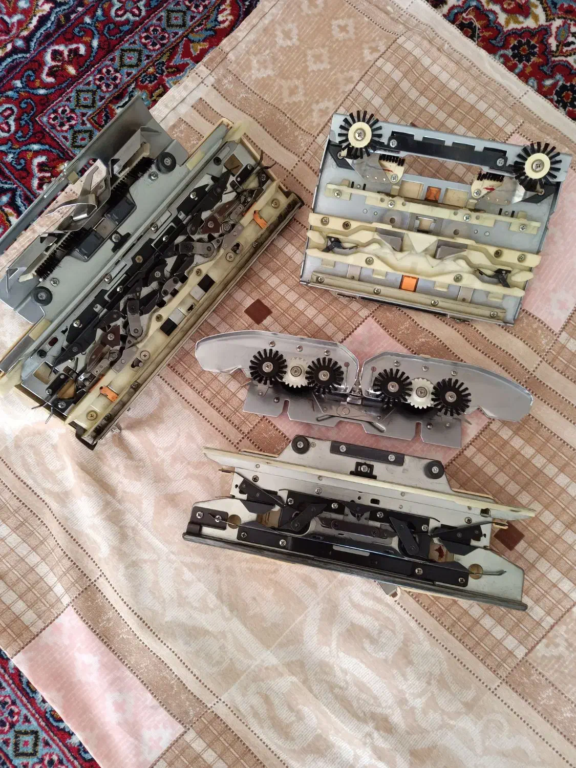 این ماشین بافندگی برای فروش هست|لوازم خیاطی و بافتنی|گلپایگان, |دیوار